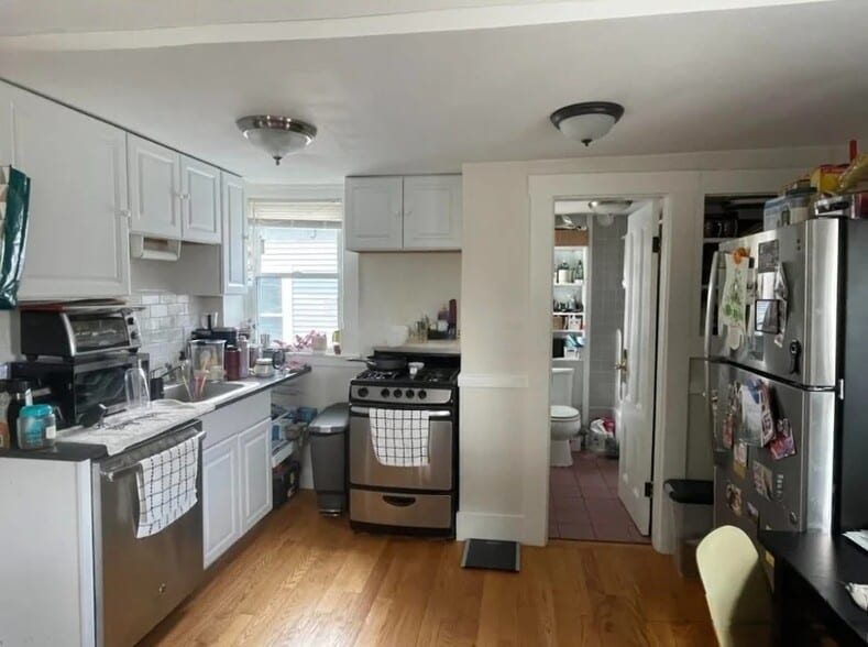 Building Photo - 196 Hampshire St