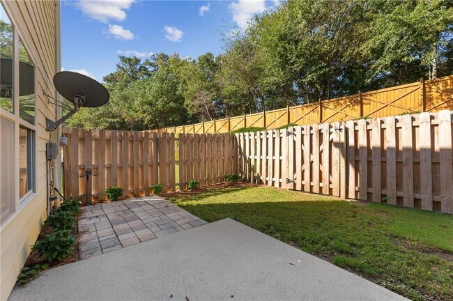 Building Photo - 6210 Elmshorn Way
