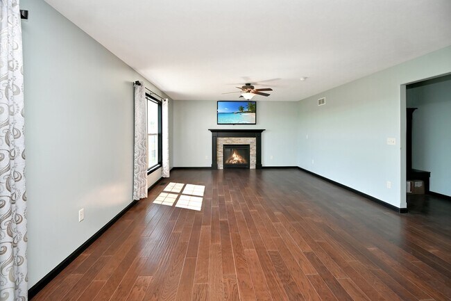 Building Photo - 1204 Ledgestone Dr