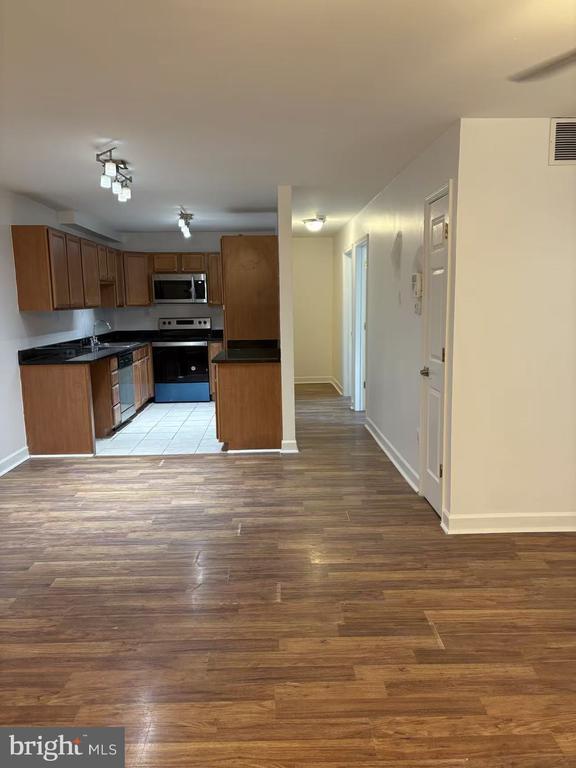 Building Photo - 1001 Marcy Ave