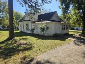 Building Photo - 505 Ave 2 NE