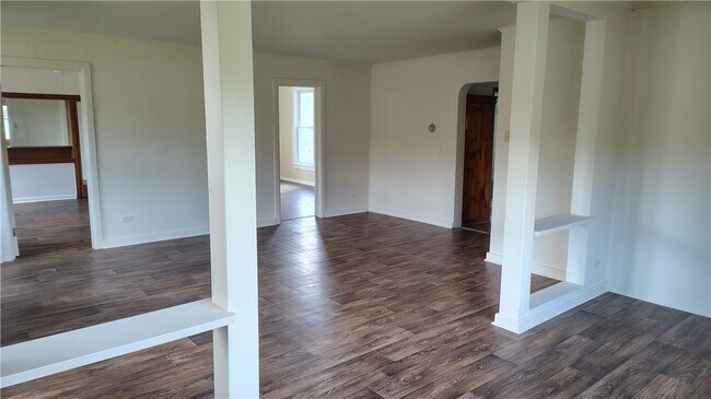 Building Photo - 1640 NY-7