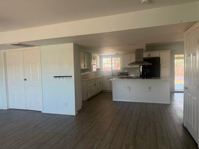 Building Photo - 1662 Shadow Mountain Pl