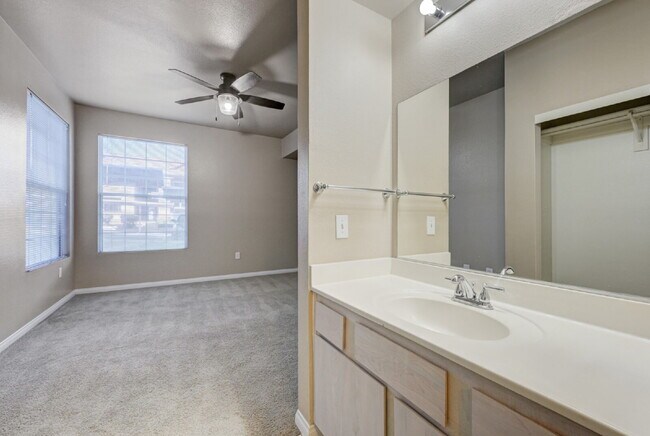 Building Photo - Ground Floor 2BD/2BA Condo in Gated Henderson Community – Resort-Style Amenities!