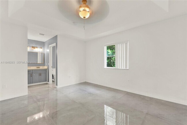 Building Photo - 1637 SE 30th St