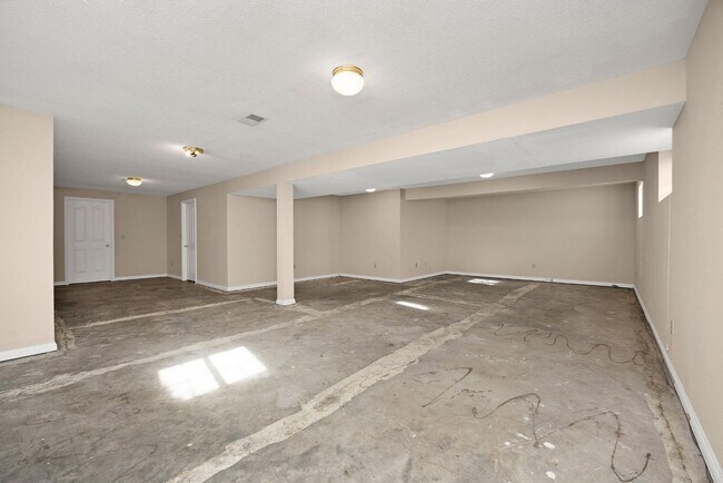 Building Photo - 1125 Oak St