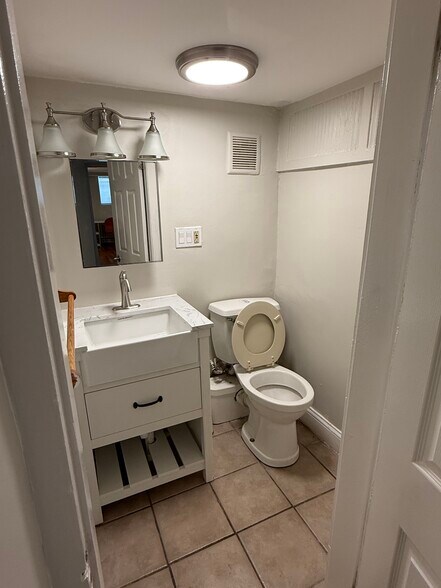 Building Photo - 84 Thorndike St