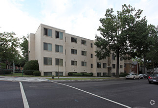 Building Photo - River East-Cornerstone Apartments