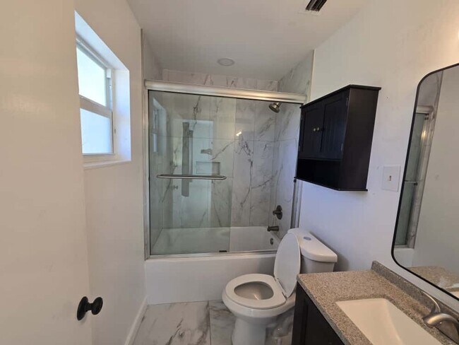 Building Photo - Beautiful Fort Pierce Home – Great Locatio...