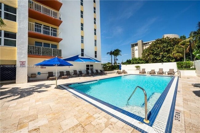 Building Photo - 3000 E Sunrise Blvd