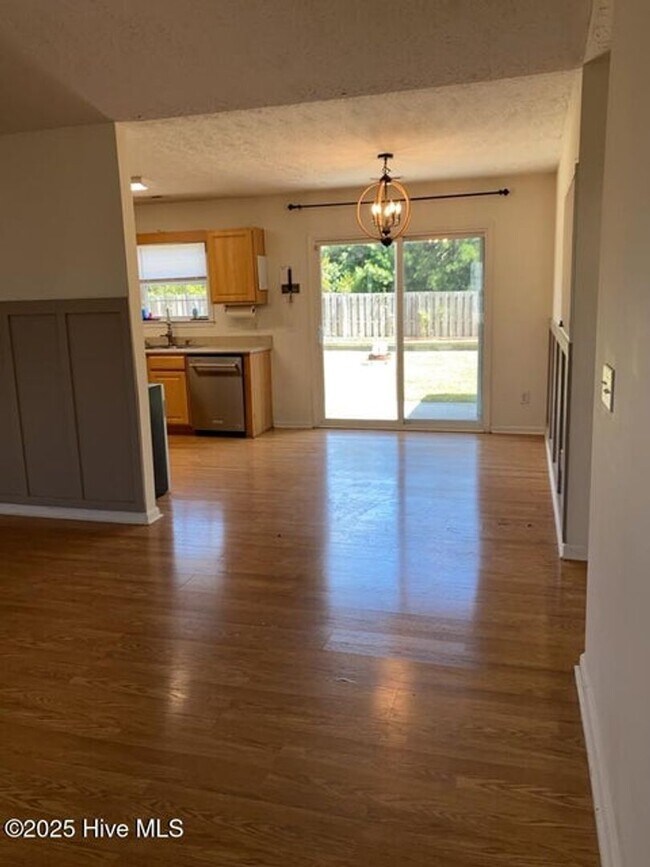 Building Photo - 206 Red Carnation Dr