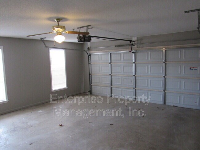 Building Photo - 7037 Meadowlands Pl