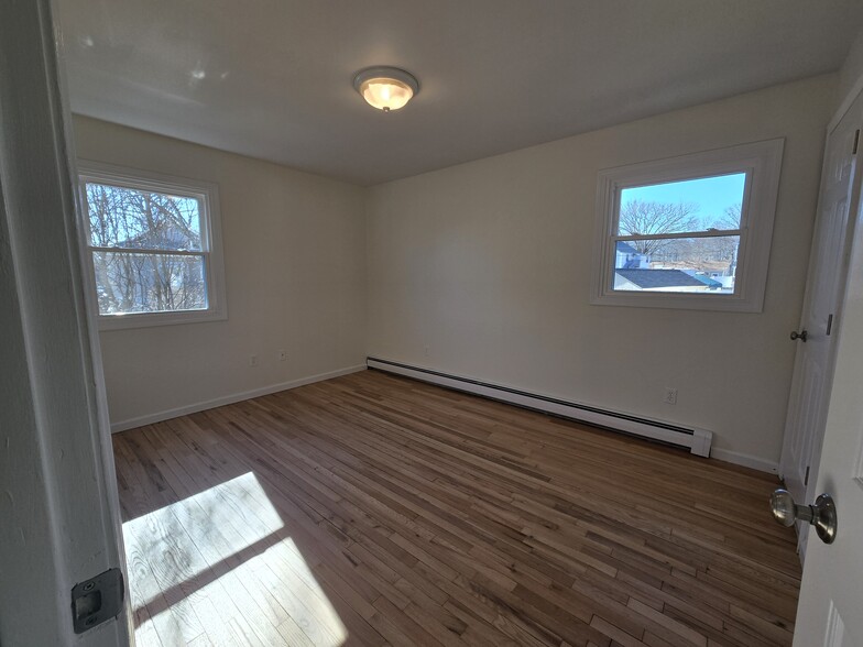Primary Bedroom - 32 Monroe St