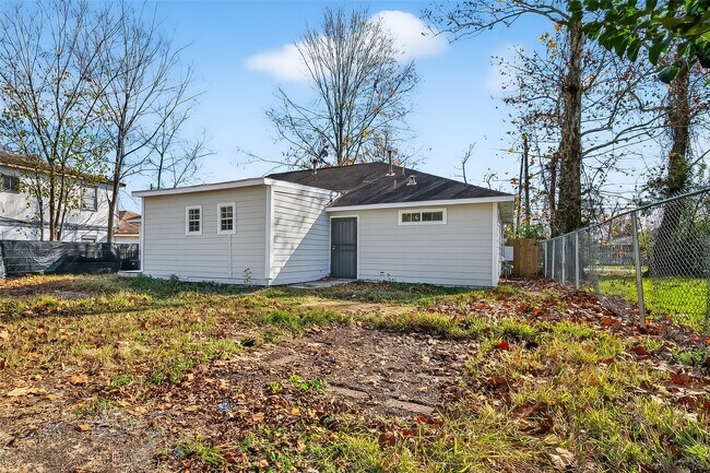 Building Photo - 7437 Bywood St