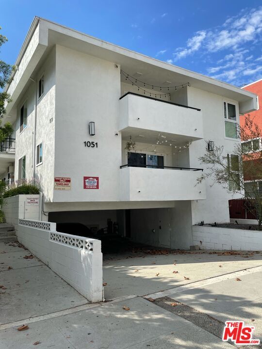 Building Photo - 1051 S Sherbourne Dr