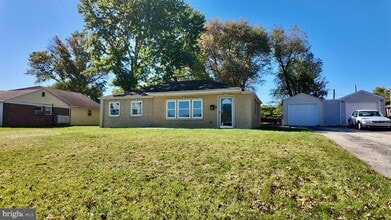 Building Photo - 718 Erlen Rd