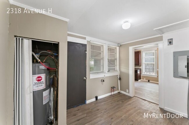 Building Photo - "Charming 2-Bed, 1-Bath Gem on Avenue H – ...