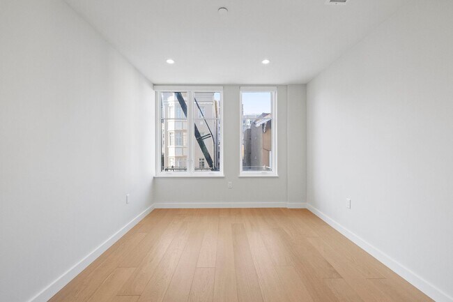 Building Photo - 693 Sutter St