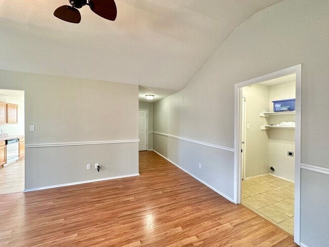 Building Photo - Discover the charm of this 3 bed 2 bath exquisite home!