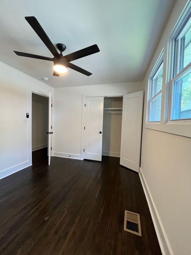 Building Photo - Desirable East Nashville Farmhouse