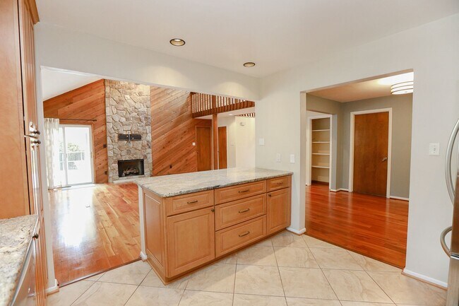 Building Photo - Luxurious home rental in Broad Bay Islands!