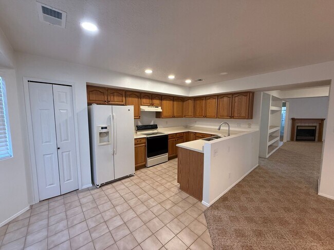 Building Photo - 3 Bed 2 Bath Amazing Views