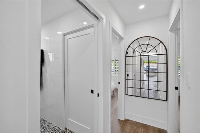 Building Photo - 2157 Coral Gardens Dr