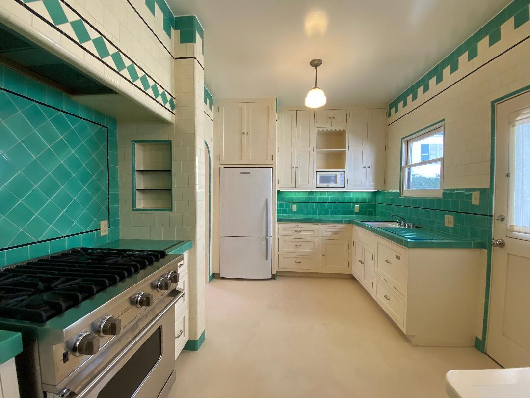 KITCHEN - 1841 Kelton Ave