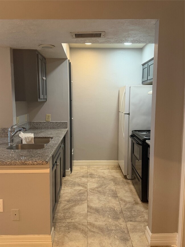 Building Photo - 3919 Fairmont Pkwy