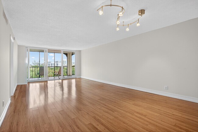 Building Photo - 1631 Riverview Rd