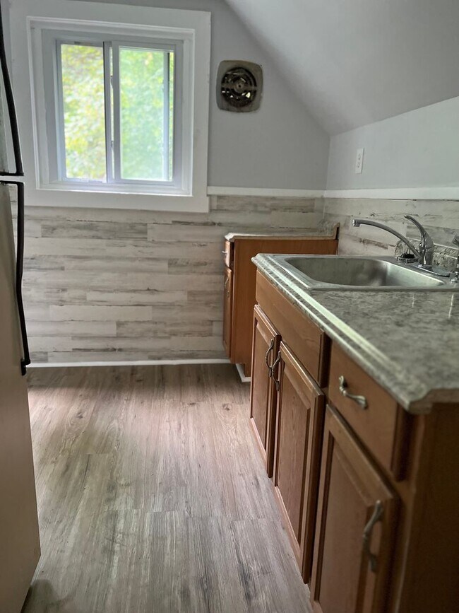 Building Photo - 175 Avenue E