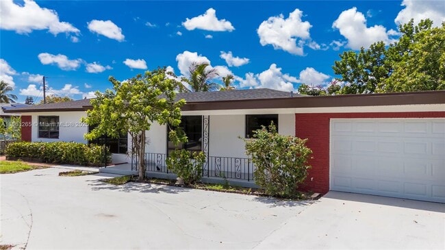 Building Photo - 4210 SW 20th St