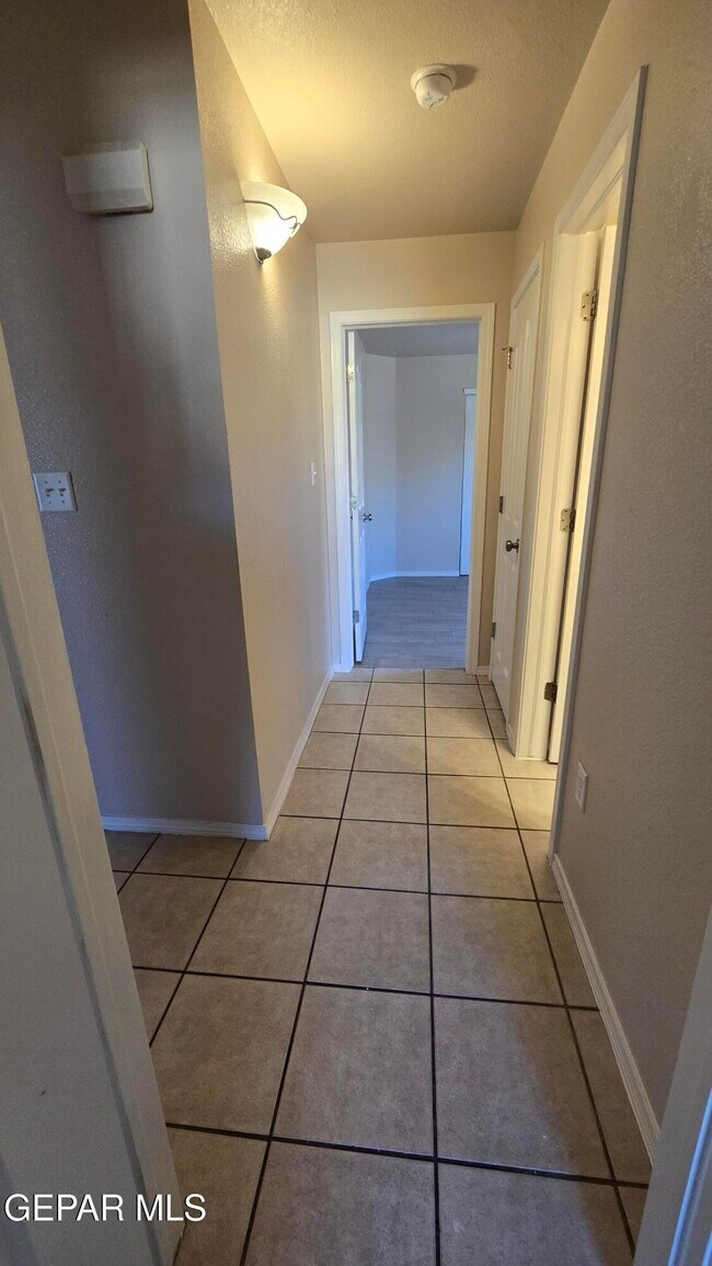 Building Photo - 14229 Otter Point Ct