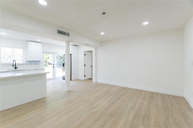 Building Photo - 1167 NW 9th Ave
