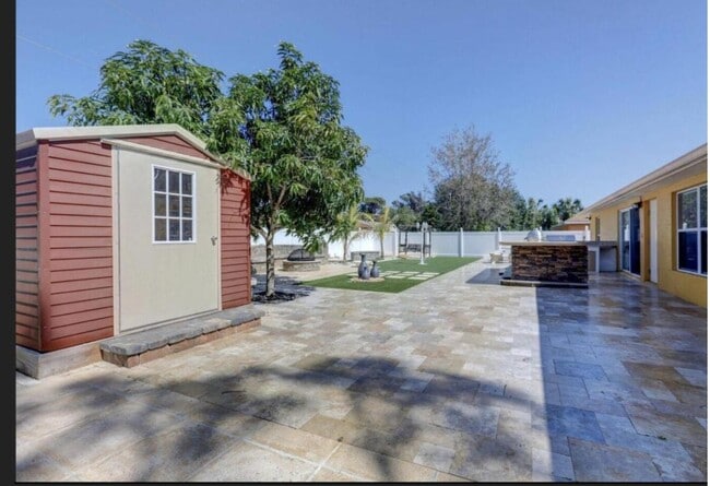 Building Photo - 2529 SW Grotto Cir