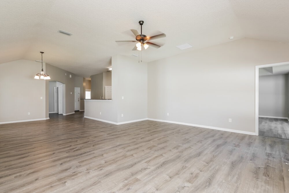 Building Photo - 1033 Bains Lake Dr