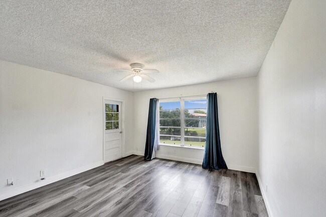 Building Photo - 2430 SW 81st Ave