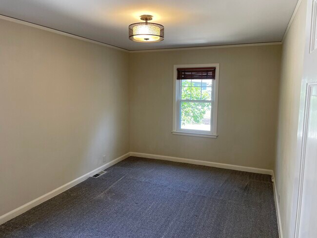 Building Photo - 5100 N Idlewild Ave
