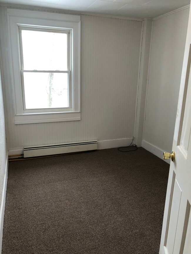 Building Photo - 40 Railroad St