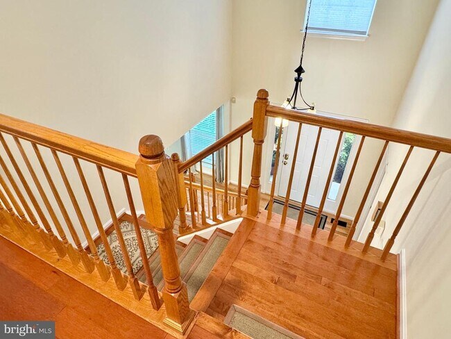 Building Photo - 53 Crestwood Ln
