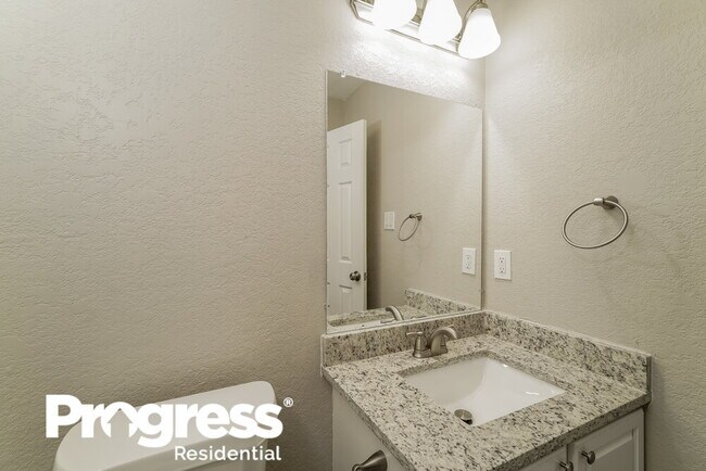 Building Photo - 659 Northlake Dr