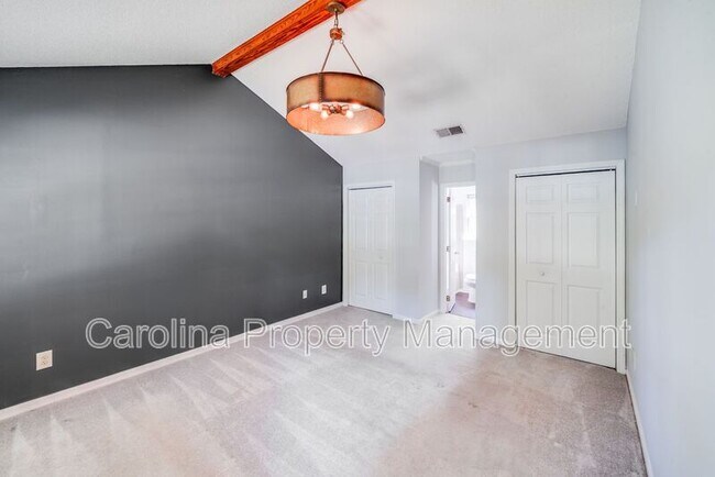 Building Photo - 2000 Mill House Ln