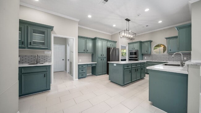 Building Photo - Experience the luxury of resort-style living in Bentwater, one of Lake Conroe’s premier gated com...