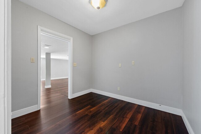 Building Photo - Updated 3/2 House with Bonus Room in Lake ...
