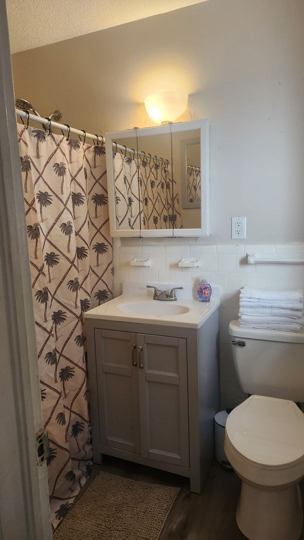 Building Photo - Byron Ellinor