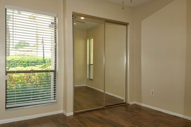 Building Photo - Spacious 2bd 2bth home with bonus room!