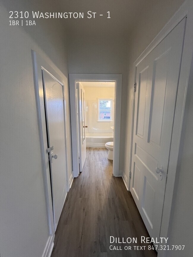 Building Photo - 2310 Washington St