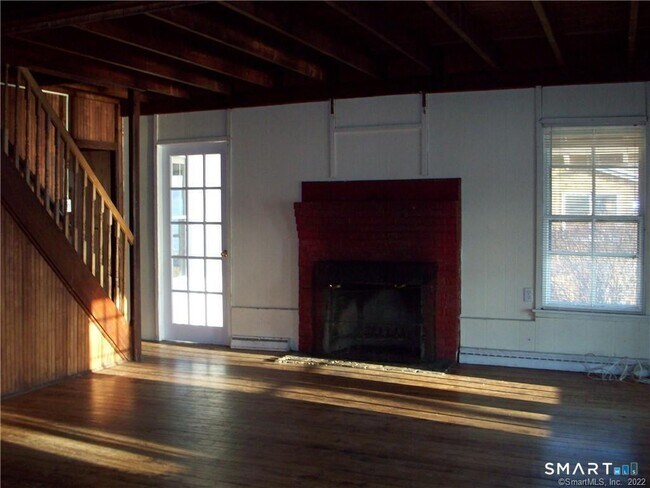 Building Photo - 12 Bluff Rd W