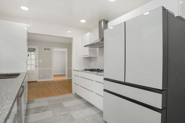 Building Photo - 35 Skylark Rd