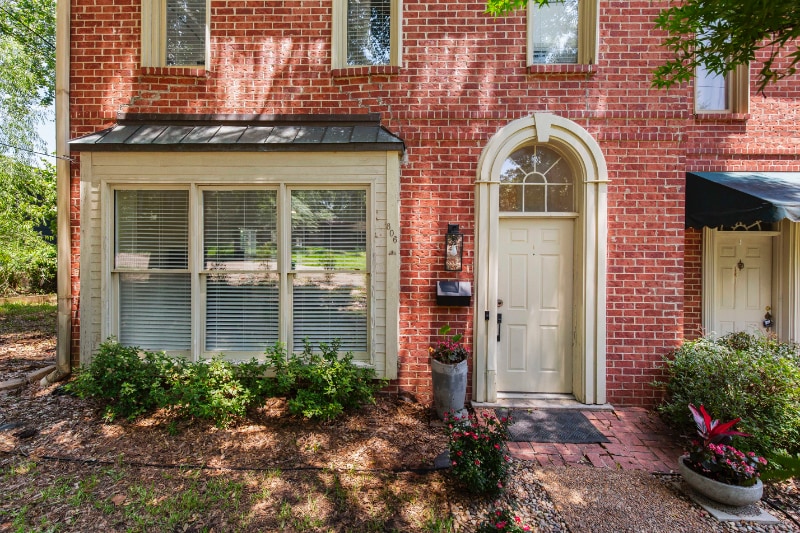 Building Photo - 806 Oakwood St